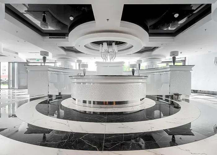 Margi Flair Pool Sauna Jacuzzi アパート *