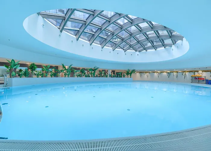 Margi Flair Pool Sauna Jacuzzi アパート